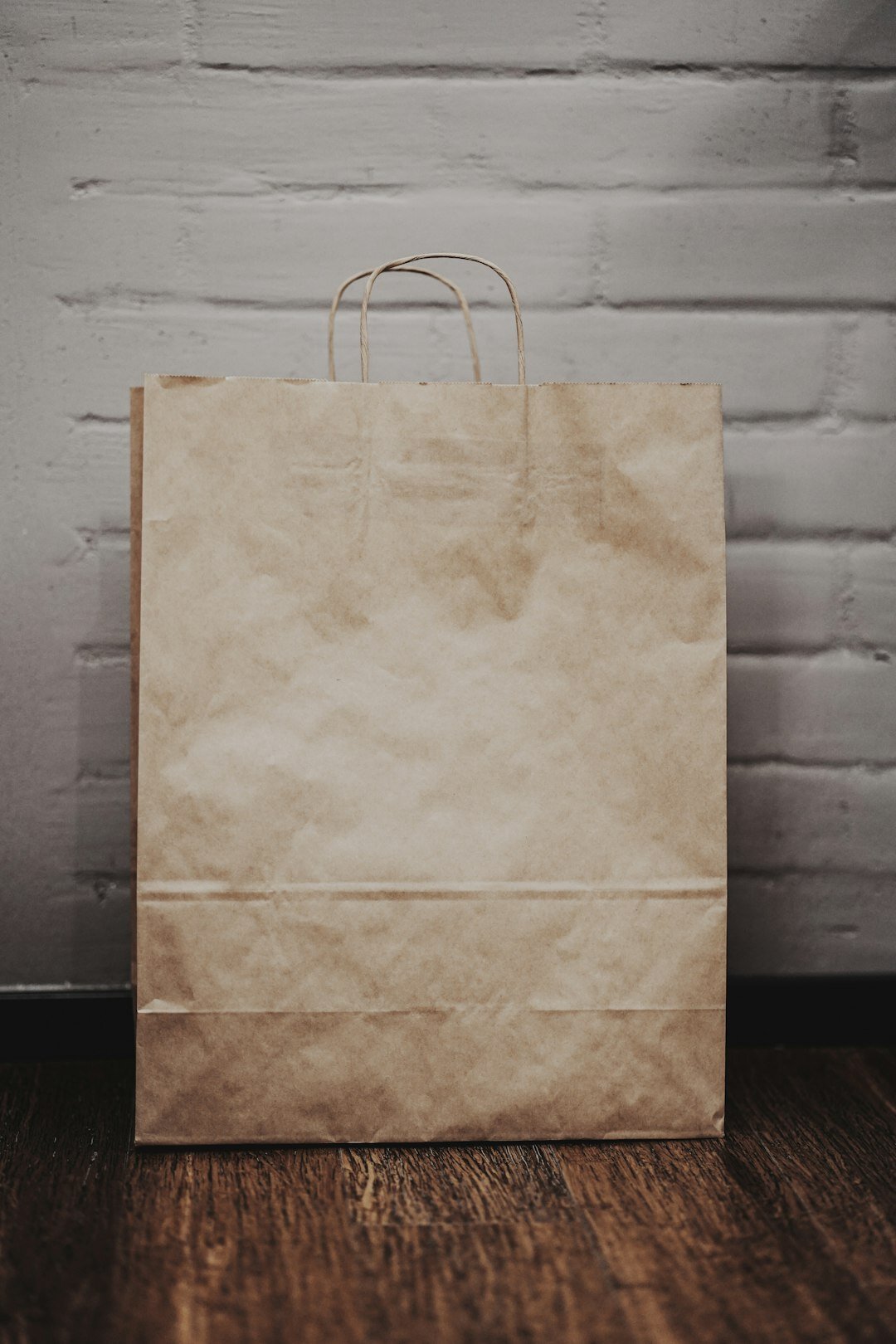 shoplifter hiding items in bag